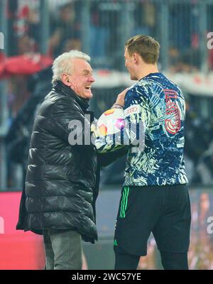 Ancien gardien du FCB et DFB Sepp Maier avec Manuel NEUER, gardien du FCB 1 avant le match FC BAYERN MUENCHEN - TSG 1899 HOFFENHEIM 3-0 le 12 janvier 2024 à Munich, Allemagne. Saison 2023/2024, 1.Bundesliga, FCB, München, match 16, 16.Spieltag © Peter Schatz / Alamy Live News - LA RÉGLEMENTATION DFL INTERDIT TOUTE UTILISATION DE PHOTOGRAPHIES comme SÉQUENCES D'IMAGES et/ou QUASI-VIDÉO - Banque D'Images