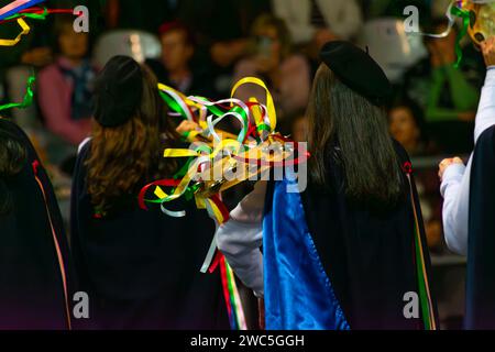 Le tambourin est un instrument fondamental des rondallas, spectacles musicaux populaires avec défilés et porte-drapeaux. Banque D'Images