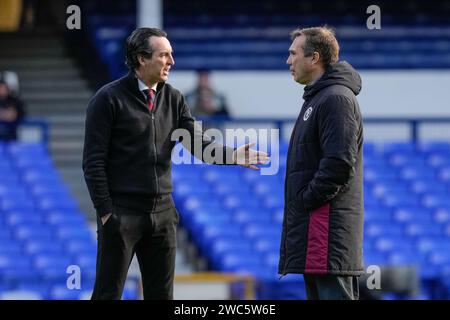 Liverpool, Royaume-Uni. 14 janvier 2024. Le Manager d'Unai Emery d'Aston Villa s'entretient avec le Manager adjoint de Pablo Villanueva lors du match de Premier League Everton vs Aston Villa au Goodison Park, Liverpool, Royaume-Uni, le 14 janvier 2024 (photo Steve Flynn/News Images) à Liverpool, Royaume-Uni le 1/14/2024. (Photo Steve Flynn/News Images/Sipa USA) crédit : SIPA USA/Alamy Live News Banque D'Images