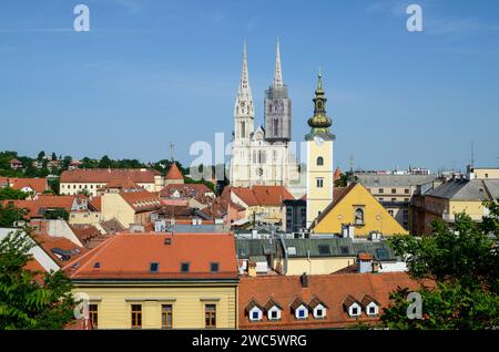 Zagreb, la capitale de la Croatie, vue panoramique. Paysage urbain. Zagreb est la capitale et la plus grande ville de la République de Croatie. Cathédrale au loin. Banque D'Images