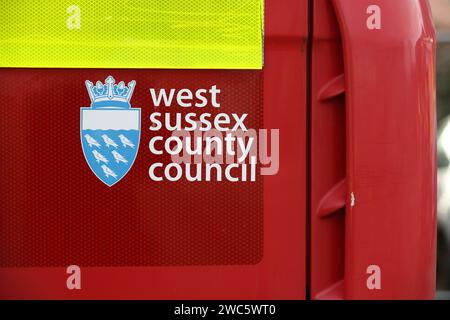 Logo du West Sussex County Council sur le côté d'un pompier à Bognor Regis, West Sussex, Royaume-Uni. Banque D'Images