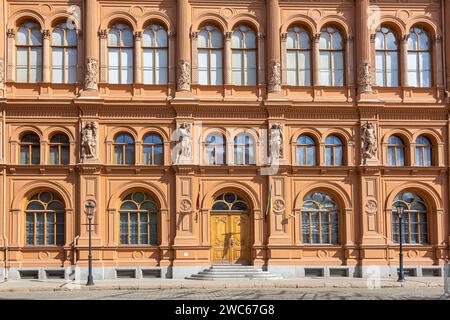 Façade du musée d'art international Bourse à Riga, Lettonie . Il a été conçu par un architecte de St. Saint-Pétersbourg d'origine allemande Harald Julius von Bos Banque D'Images