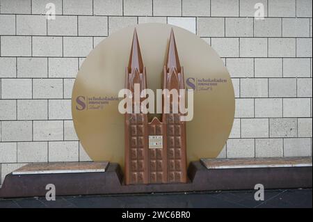 Der Kölner Dom aus Schokolade steht am Eingang zum Kölner Schokoladenmuseum *** la cathédrale de Cologne en chocolat se trouve à l'entrée du musée du chocolat de Cologne Banque D'Images