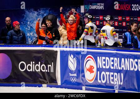 Gdansk, Pologne. 14 janvier 2024. GDANSK, POLOGNE - 14 JANVIER : Xandra Velzeboer, des pays-Bas, célèbre sur les tribunes lors des Championnats d'Europe de patinage de vitesse sur courte piste de l'ISU à Hala Olivia, le 14 janvier 2024 à Gdansk, Pologne. (Photo Andre Weening/Orange Pictures) crédit : Orange pics BV/Alamy Live News Banque D'Images