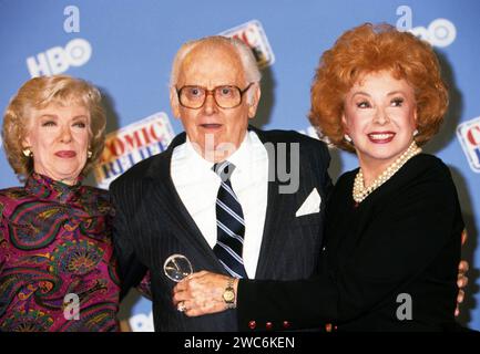 **PHOTO DE FICHIER** Joyce Randolph est décédée. Joyce Randolph Art Carney Audrey Meadows 1985 photo par Adam Scull-PHOTOlink.net/MediaPunch Banque D'Images