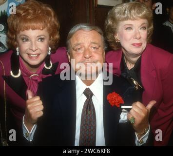 **PHOTO DE FICHIER** Joyce Randolph est décédée. Audrey Meadows Jackie Gleason Joyce Randolph 1982 photo Adam Scull/PHOTOlink/MediaPunch Banque D'Images