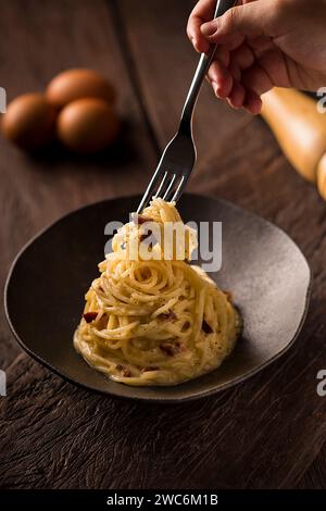 Pâtes carbonara maison. Pâtes traditionnelles italiennes. Banque D'Images