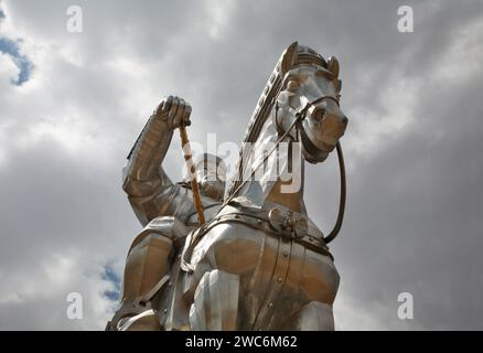 Statue de Gengis Khan Tsonjin Boldog près de complexe. La Mongolie Banque D'Images