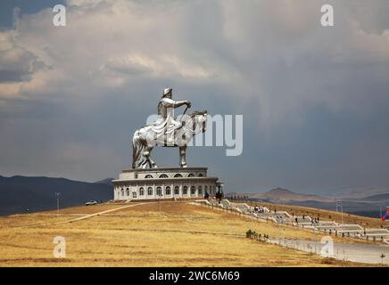 Statue de Gengis Khan Tsonjin Boldog près de complexe. La Mongolie Banque D'Images