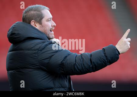 Bristol, Royaume-Uni. 14 janvier 2024. Matt Beard, Manager de Liverpool lors du match du quatrième tour de la FA Cup féminin entre Bristol City Women et Liverpool Women à Ashton Gate à Bristol le 14 janvier 2024. Cette image ne peut être utilisée qu'à des fins éditoriales. Usage éditorial uniquement. Crédit : Ashley Crowden/Alamy Live News Banque D'Images