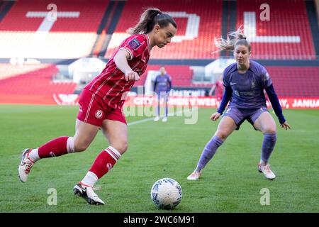 Bristol, Royaume-Uni. 14 janvier 2024. Ella Powell de Bristol City Women lors du match du quatrième tour de la FA Cup féminin entre Bristol City Women et Liverpool Women à Ashton Gate à Bristol le 14 janvier 2024. Cette image ne peut être utilisée qu'à des fins éditoriales. Usage éditorial uniquement. Crédit : Ashley Crowden/Alamy Live News Banque D'Images