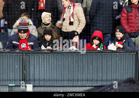 ROTTERDAM, NEDERLAND - JANVIER 14 : fans et supporters de Feyenoord lors du match néerlandais d'Eredivisie entre Feyenoord et NEC Nijmegen au Stadion Feijenoord le 14 janvier 2024 à Rotterdam, Nederland. (Photo Hans van der Valk/Orange Pictures) Banque D'Images