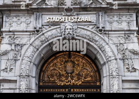 Entrée du célèbre centre commercial Stadsfeestzaal sur la Meirstraat à Anvers ; Belgique Banque D'Images