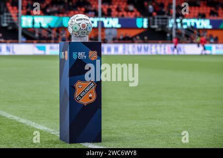 Volendam, pays-Bas. 14 janvier 2024. VOLENDAM, PAYS-BAS - 14 JANVIER : Matchball lors du match néerlandais d'Eredivisie entre le FC Volendam et l'Almere City FC au Kras Stadion le 14 janvier 2024 à Volendam, pays-Bas. (Photo de Pieter van der Woude/Orange Pictures) crédit : Orange pics BV/Alamy Live News Banque D'Images