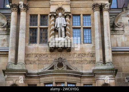 Statue de Cecil Rhodes au-dessus de la porte de Oriel Colleges, bâtiment Cecil Rhodes, High Street, Oxford, Royaume-Uni. 6 Jan 2024 Banque D'Images