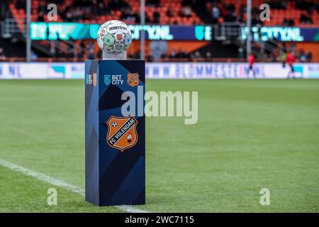 Volendam, pays-Bas. 14 janvier 2024. VOLENDAM, PAYS-BAS - 14 JANVIER : Matchball lors du match néerlandais d'Eredivisie entre le FC Volendam et l'Almere City FC au Kras Stadion le 14 janvier 2024 à Volendam, pays-Bas. (Photo de Pieter van der Woude/Orange Pictures) crédit : dpa/Alamy Live News Banque D'Images