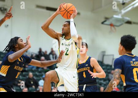 Syracuse, NY, États-Unis. 13 janvier 2024. Le Moyne Dolphins garde Kaiyem Cleary (2) au panier contre les Merrimack Warriors lors de la première mi-temps le samedi 13 janvier 2024 à Ted Grant court à Syracuse, NY. Merrimack a gagné 66-62. Rich Barnes/CSM/Alamy Live News Banque D'Images