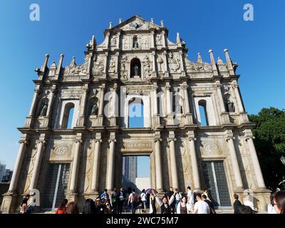 Vue en regardant vers le haut les célèbres ruines de St. Paul à Macao Banque D'Images