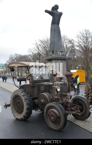 Berlin, Allemagne - 14 janvier 2024 - manifestation des tracteurs agricoles au 17 juin Street. (Photo de Markku Rainer Peltonen) Banque D'Images