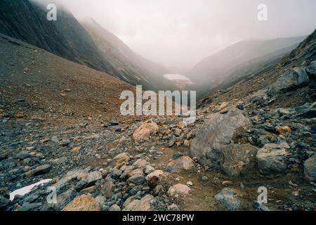 Trek au glacier Ojo del Albino et au lac situé dans le sentier de randonnée dans la vallée de Tierra Mayor, Tierra del Fuego, Argentine. Photo de haute qualité Banque D'Images