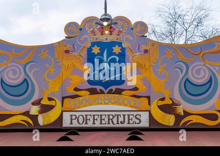 Arnhem, pays-bas - 3 décembre 2023 : stand traditionnel néerlandais de mini crêpes appelé poffertjes dans la province d'Arnhem Gelderland aux pays-Bas Banque D'Images