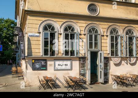 Bar et restaurant Hevre dans l'ancienne synagogue de Cracovie, Pologne Banque D'Images
