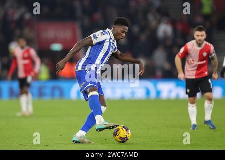 Southampton, Royaume-Uni. 13 janvier 2024. Le défenseur de Sheffield Wednesday Di'Shon Bernard (17 ans) en action lors du match de championnat EFL de Southampton FC v Sheffield Wednesday Sky BET au St.Mary's Stadium, Southampton, Angleterre, Royaume-Uni le 13 janvier 2024 Credit : Every second Media/Alamy Live News Banque D'Images