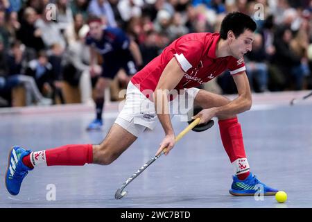 Mannheim, Deutschland. 14 janvier 2024. Lukas Pfaff (TSVMH, 12), Am ball, Freisteller, Ganzkörper, Einzelbild, Einzelfoto, Aktion, action, 14.01.2024, Mannheim (Deutschland), Hallenhockey, 1. Bundesliga Süd, Herren, Mannheimer HC - TSV Mannheim crédit : dpa/Alamy Live News Banque D'Images