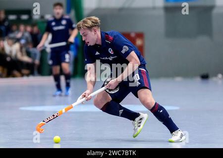 Mannheim, Deutschland. 14 janvier 2024. Tim Seagon (MHC, 10), Am ball, Freisteller, Ganzkörper, Einzelbild, Einzelfoto, Aktion, action, 14.01.2024, Mannheim (Deutschland), Hallenhockey, 1. Bundesliga Süd, Herren, Mannheimer HC - TSV Mannheim crédit : dpa/Alamy Live News Banque D'Images