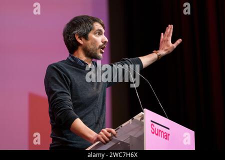 Madrid, Espagne. 14 janvier 2024. Le ministre espagnol de la Culture, Ernest Urtasun, intervient lors d’un événement organisé par le parti politique de gauche Sumar au Théâtre Goya. Crédit : SOPA Images Limited/Alamy Live News Banque D'Images