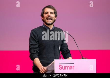 Madrid, Espagne. 14 janvier 2024. Le ministre espagnol de la Culture, Ernest Urtasun, intervient lors d’un événement organisé par le parti politique de gauche Sumar au Théâtre Goya. Crédit : SOPA Images Limited/Alamy Live News Banque D'Images