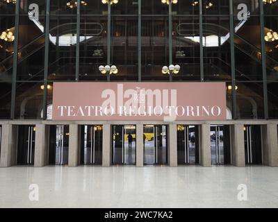 TURIN, ITALIE - VERS AVRIL 2023 : Teatro Regio Traduction Théâtre Royal conçu par l'architecte Carlo Mollino Banque D'Images