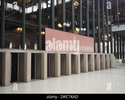 TURIN, ITALIE - VERS AVRIL 2023 : Teatro Regio Traduction Théâtre Royal conçu par l'architecte Carlo Mollino Banque D'Images