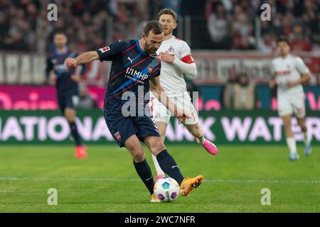 1. FC Koeln - 1. FC Heidenheim 1846 Benedikt Gimber FC Heidenheim, 05 Spielt den ball zurueck, da ihn Florian Kainz 1. FC Koeln, 11 anlaeuft. Fussball : 1. Bundesliga, saison 2023/2024, 17. Spieltag, 1. FC Koeln - 1. FC Heidenheim 1846 am 13.01.2024 im RheinEnergieStadion in Koeln Wichtiger Hinweis : Gemaess den Vorgaben der DFL Deutsche Fussball Liga bzw. Des DFB Deutscher Fussball-Bund ist es untersagt, in dem Stadion und/oder vom Spiel angefertigte Fotoaufnahmen in Form von Sequenzbildern und/oder videoaehnlichen Fotostrecken zu verwerten bzw. verwerten zu lassen. Photo : Kirchner-Media/TH Koel Banque D'Images