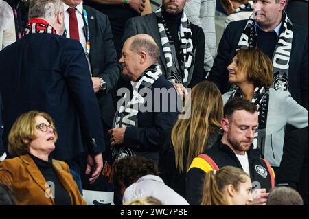 Berlin, Deutschland. 14 janvier 2024. Bundeskanzler OLAF Scholz (SPD) GER, Nordmazedonien vs. Deutschland, Handball, Maenner, EHF Euro 2024, Gruppe A, Spieltag 2, 14.01.2024 photo : Eibner-Pressefoto/Marcel von Fehrn crédit : dpa/Alamy Live News Banque D'Images