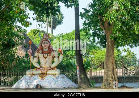 Statue de la divinité de Shiva près du temple Karukathamman, Mahabalipuram, Tamil Nadu, Inde du Sud Banque D'Images