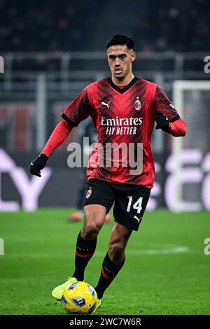 Milan, Italie le 14 janvier 2024. Tijani Reijnders, le milieu de terrain néerlandais #14 de l'AC Milan contrôle le ballon lors du match de football italien de Serie A AC Milan vs AS Roma au stade San Siro de Milan, Italie, le 14 janvier 2024 crédit : Piero Cruciatti/Alamy Live News Banque D'Images