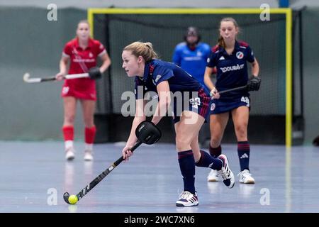 Mannheim, Deutschland. 14 janvier 2024. Anissa Korth (MHC, 23), Am ball, Aktion, action, Spielszene, 14.01.2024, Mannheim (Deutschland), Hallenhockey, 1. Bundesliga Süd, Damen, Mannheimer HC - TSV Mannheim crédit : dpa/Alamy Live News Banque D'Images