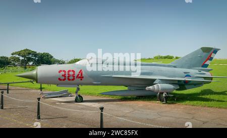 Avion soviétique MIG-21 utilisé pendant la crise des missiles cubains exposé à la havane Banque D'Images