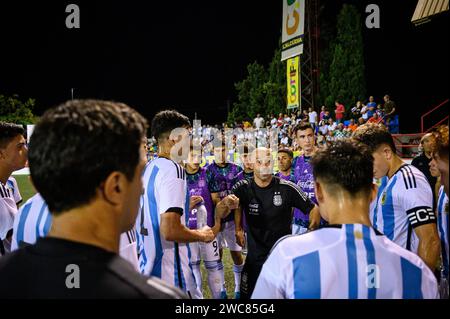 Javier Mascherano, entraîneur de l'équipe nationale Argentine U-20 donnant des instructions à ses joueurs, juillet 2022, Alcudia, Valence, Espagne. Banque D'Images