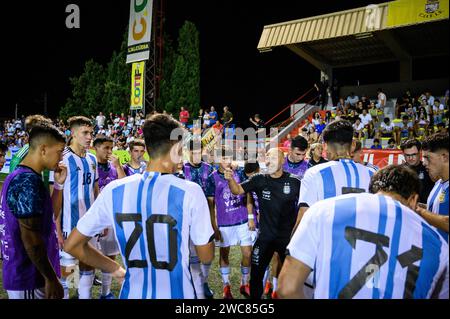 Javier Mascherano, entraîneur de l'équipe nationale Argentine U-20 donnant des instructions à ses joueurs, juillet 2022, Alcudia, Valence, Espagne. Banque D'Images