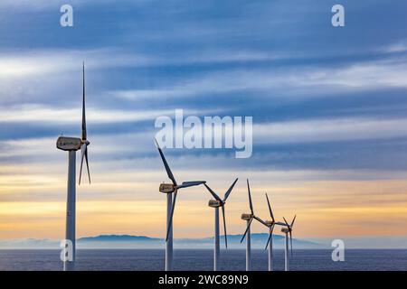 Éoliennes en Punta de Teno (île de Tenerife) Banque D'Images