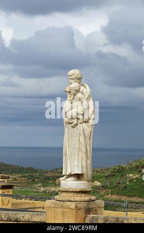 Statue de Saint Antoine au sanctuaire de Ta Pinu sur l'île maltaise de Gozo Banque D'Images