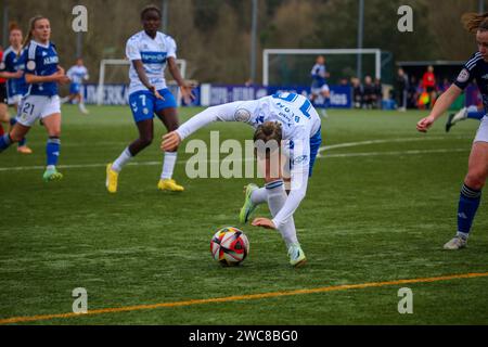 San Claudio, Espagne. 14 janvier 2024. La joueuse DE L'UDG Tenerife, Jassina Blom (10 ans), se déséquilibre lors de la manche des 16 de la SM la Reina Cup 2023-24 entre le Real Oviedo FEM et l'UDG Tenerife, le 14 janvier 2024, au complexe sportif El Castañeo, à San Claudio, Espagne. (Photo Alberto Brevers/Pacific Press) crédit : Pacific Press Media production Corp./Alamy Live News Banque D'Images