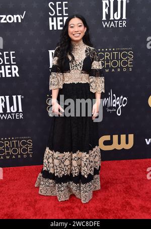 Santa Monica, États-Unis. 14 janvier 2024. Awkwafina arrive à la 29e cérémonie annuelle des Critics Choice Awards qui se tient au Barker Hanger le 14 janvier 2024 à Santa Monica, CA. © OConnor-Arroyo/AFF-USA.com crédit : AFF/Alamy Live News Banque D'Images