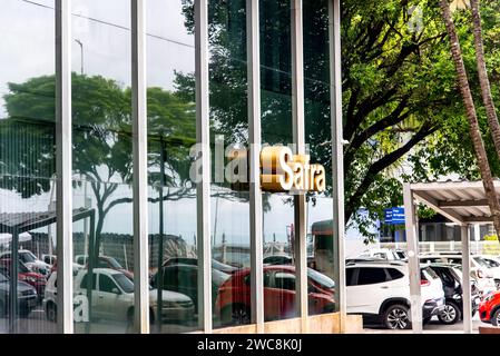 Salvador, Bahia, Brésil - 05 janvier 2024 : vue de la façade de la banque Safra située dans le quartier commercial de la ville de Salvador, Bahia. Banque D'Images