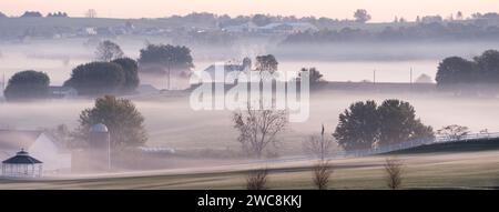 Paysage de l'Ohio dans le brouillard tôt le matin Banque D'Images