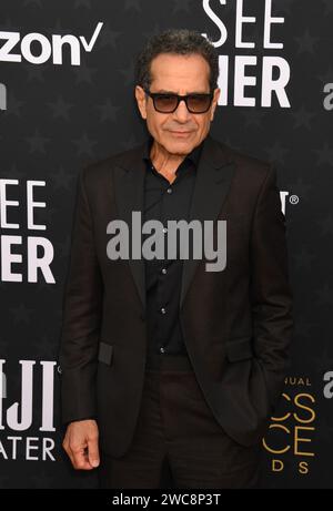 Santa Monica, ca. 14 janvier 2024. Tony Shalhoub à la 29e cérémonie annuelle des Critics Choice Awards le 14 janvier 2024 au Barer Hangar de Santa Monica, Californie. Crédit : Jeffrey Mayer/Media Punch/Alamy Live News Banque D'Images