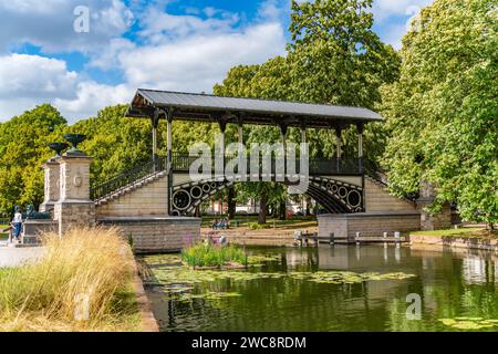 Pont Napoléon, un pont sur le Canal de la moyenne Deule à Lille, France Banque D'Images