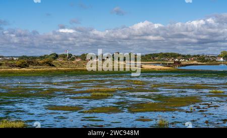 Vue de Hayling Island à Langstone, Hampshire, Angleterre, Royaume-Uni - sur Bridge Lake et l'ancien pont ferroviaire Banque D'Images